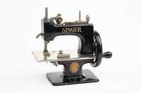 антикварна швейна машинка Singer Mini  1950s