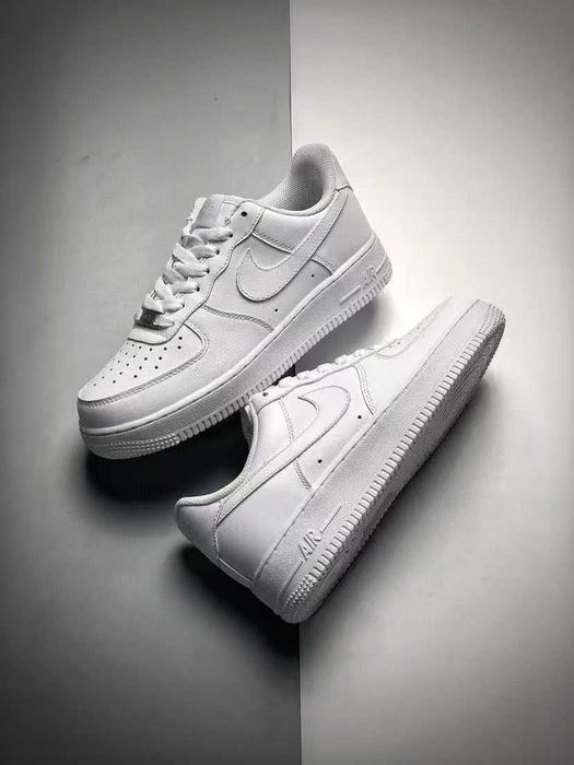 Buty-Trampk-Nike Air Force 1 Low '07 White R.36