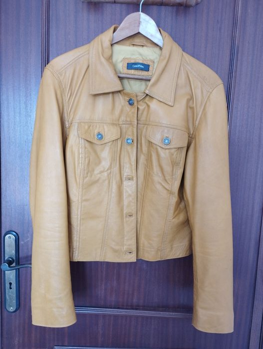 Blusão em pele amarelo