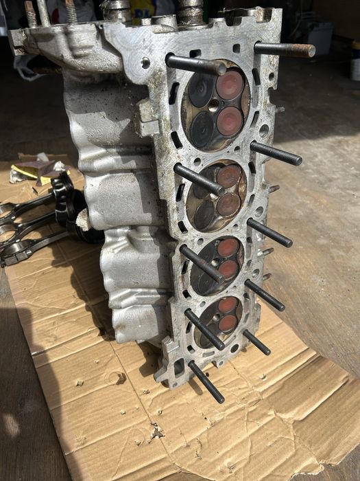 головка двигуна ліва,поршня,бугеля,toyota sequoia/LEXUS 5.7 3UR-fe