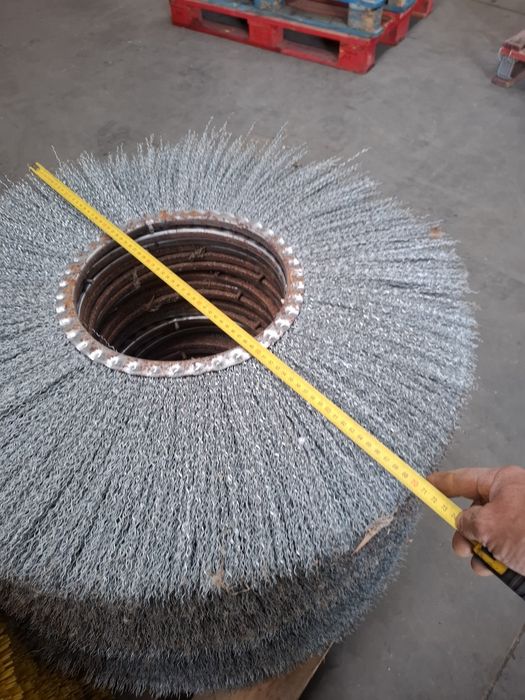 Escovas  vassora bobcat caterpillar