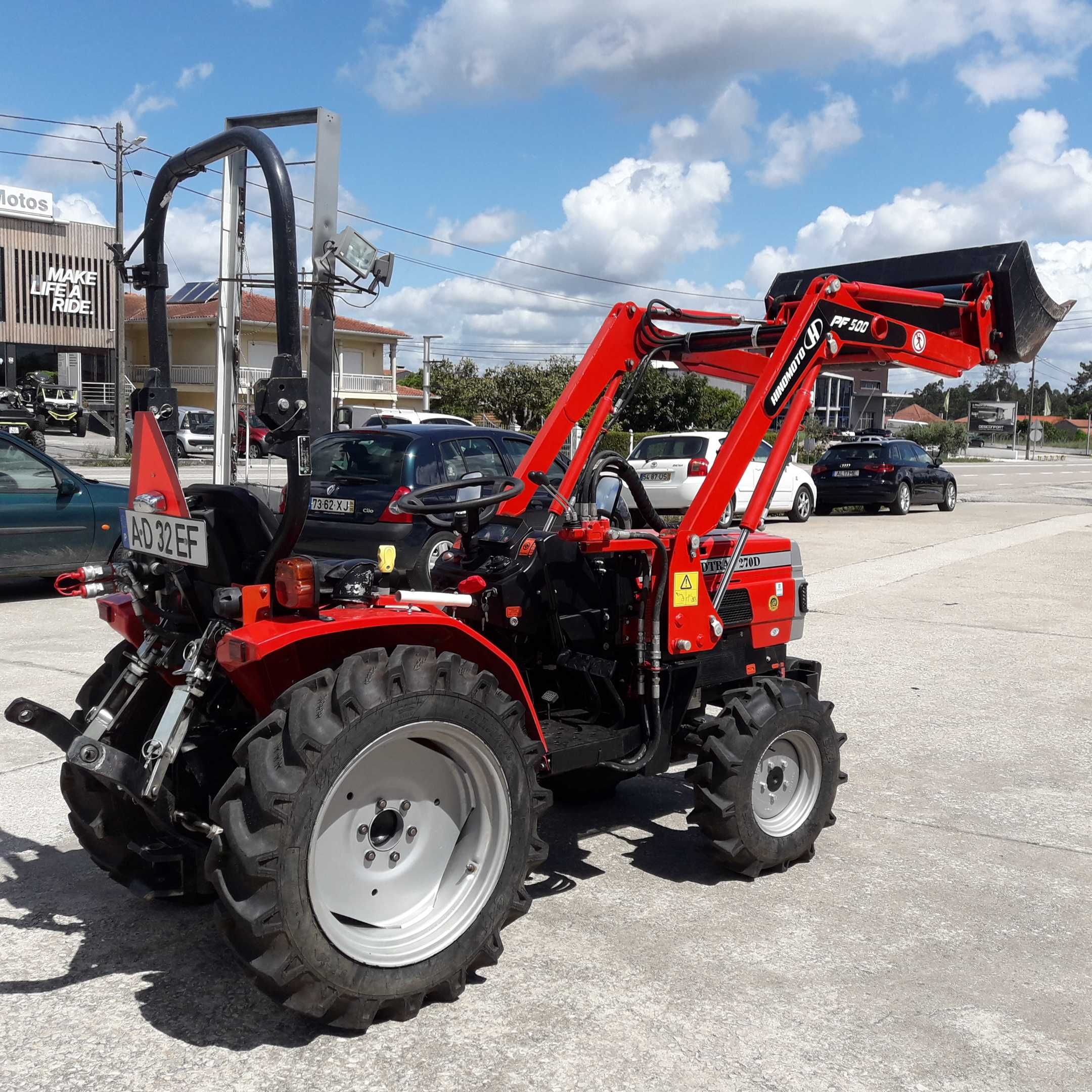 Trator usado com carregador frontal 270d