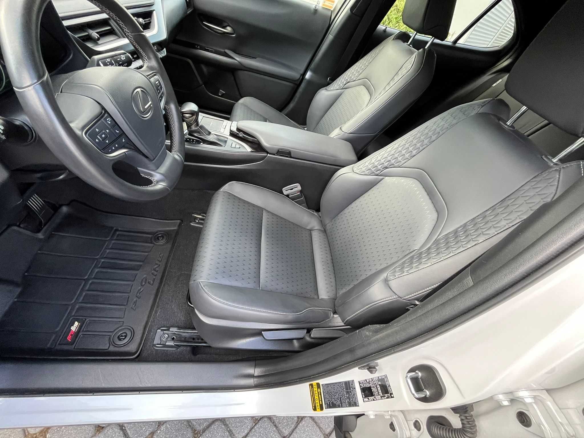 LEXUS UX250h FWD Hybryda