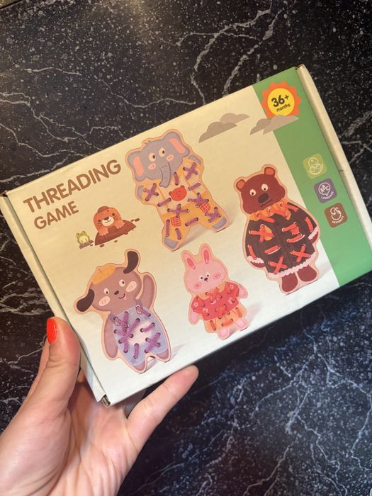 Деревʼяна іграшка шнурівка