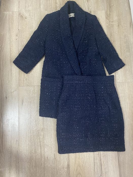 Жіночий костюм /твірдовий костюм