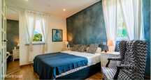 774613 - Quarto com cama de casal, com casa de...