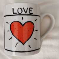 Kubek ceramiczny z napisem "LOVE"