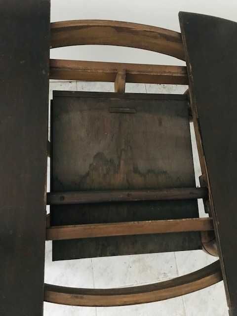 Mesa de Pião, antiga e bem estimada