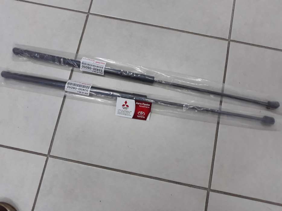 Амортизаторы капота Toyota CAMRY 40