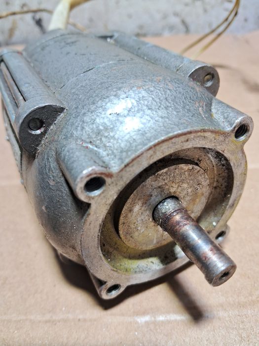 Электродвигатель АВЕ 042-2