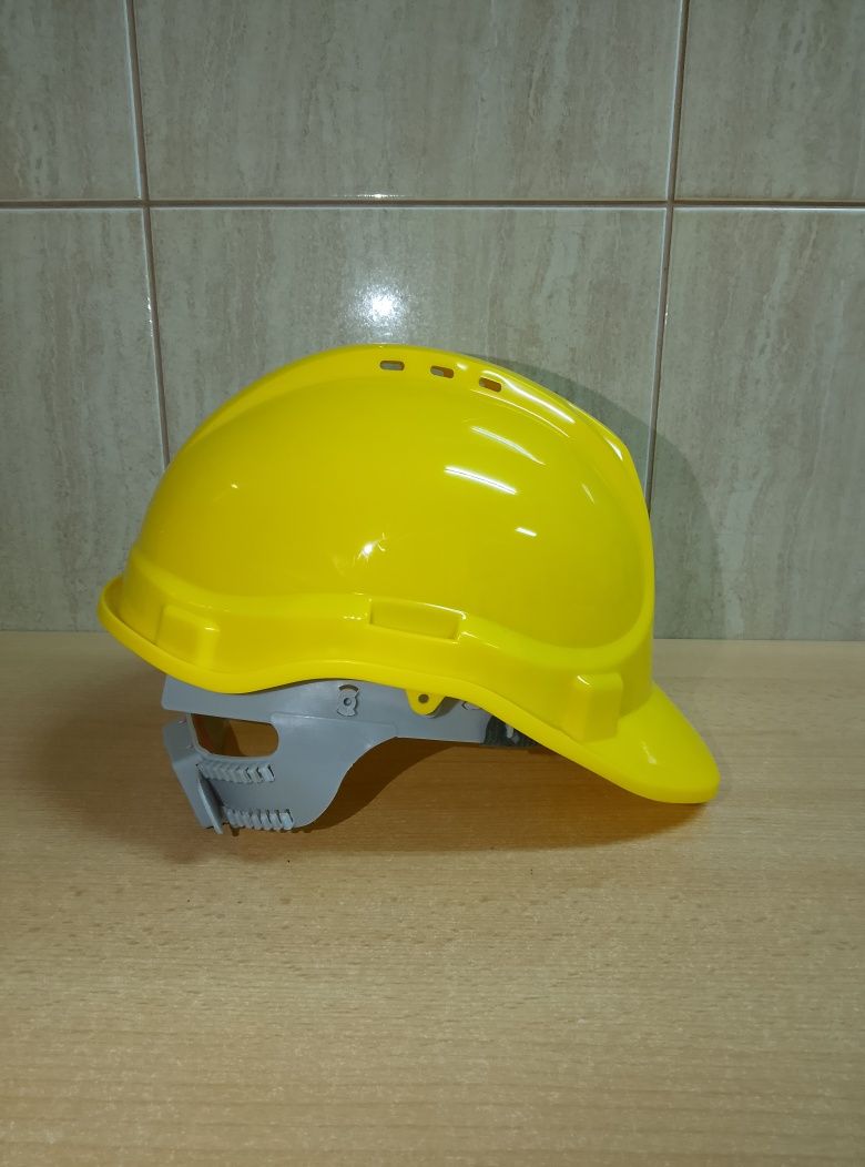 Nowy kask ochronny Consorte