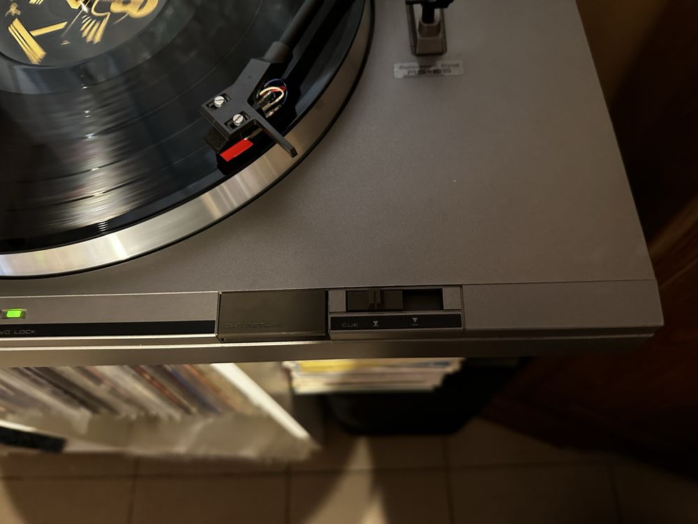 Gramofon AKAI AP- D2