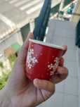 Chávena de café vermelha natal