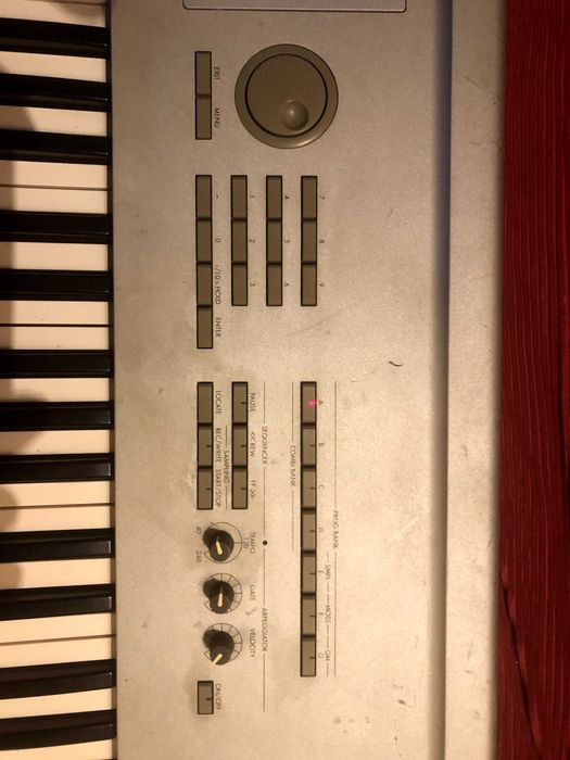 Sintetizador KORG TRITON PRO 76 teclas