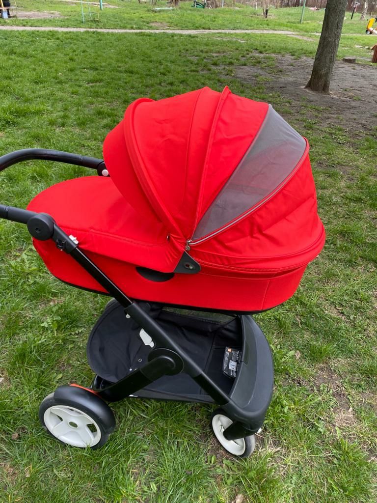 Продам детскую коляску STOKKE Trailz