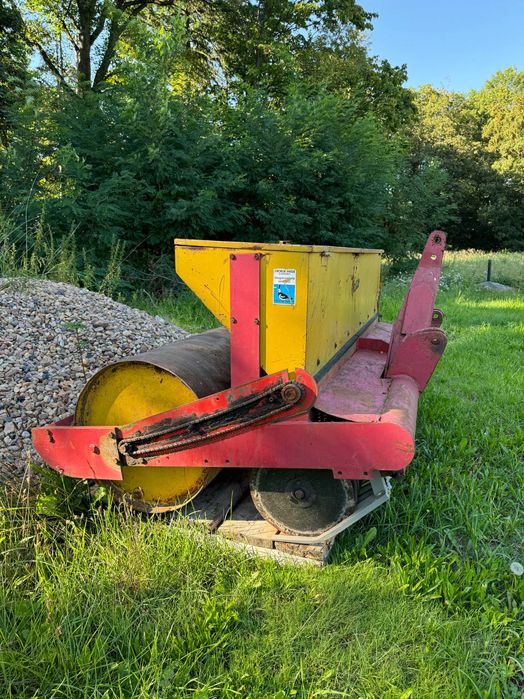 Siewnik do trawy VREDO
