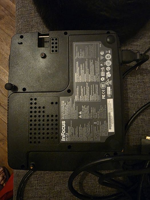 Projektor InFocus IN112 – sprawny, komplet kabli

Sprzedam projektor m