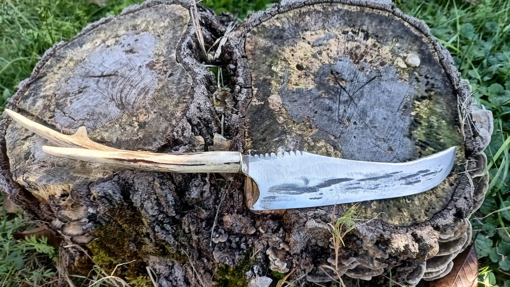 Nóż ręcznie kuty stal wysokowęglowa  militaria róg Bowie