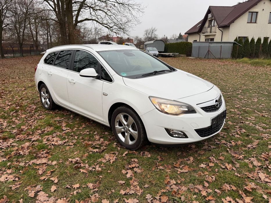 Opel Astra 1.7Cdti 110km 2011r Navi 2xPDC Klimatronik Tempomat servis