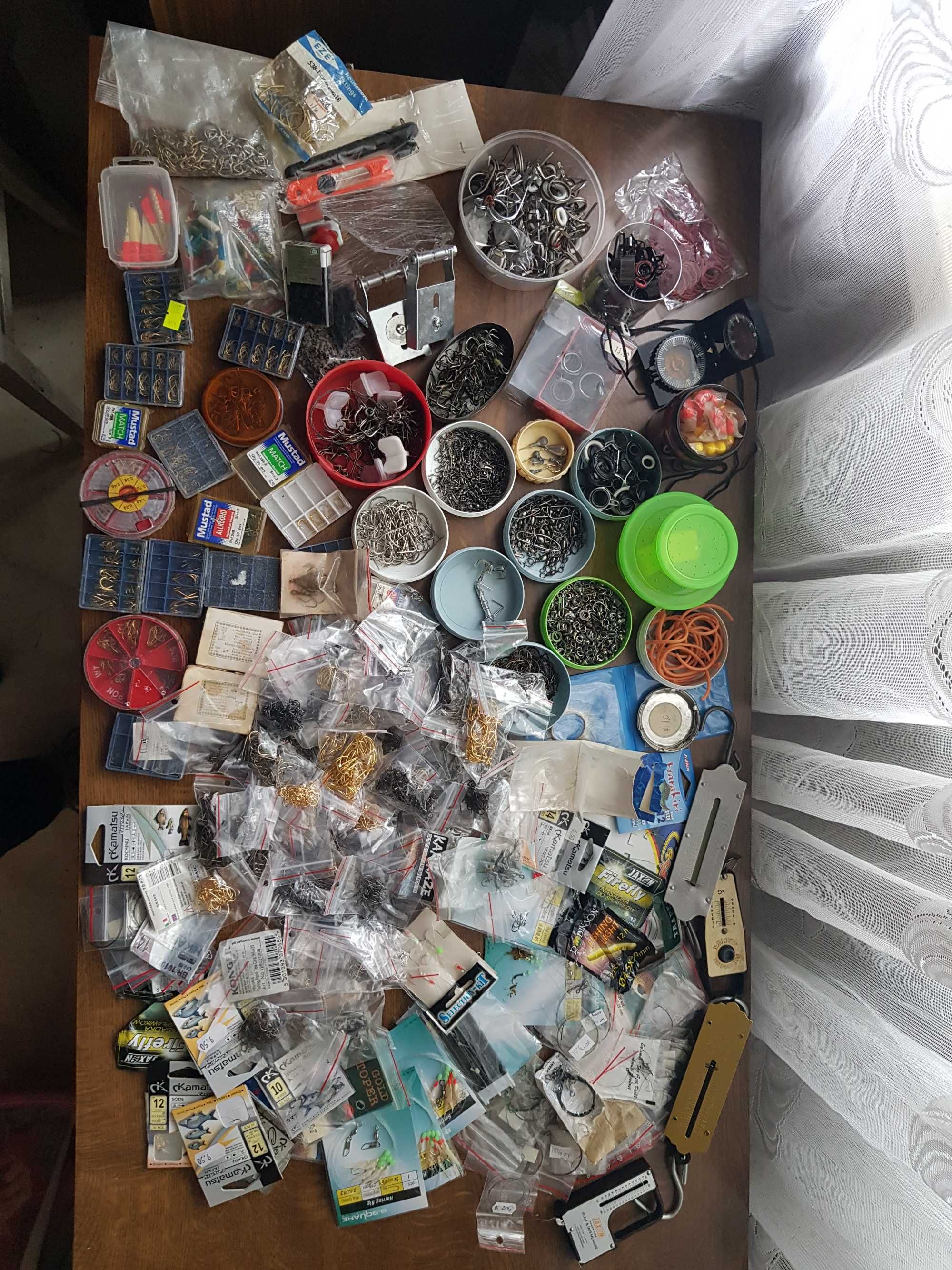 Spławiki, siatki, obciążniki, proce, koszyczki zanętowe, etc.