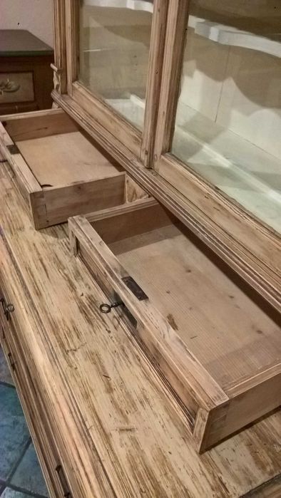 Kredens przedwojenny