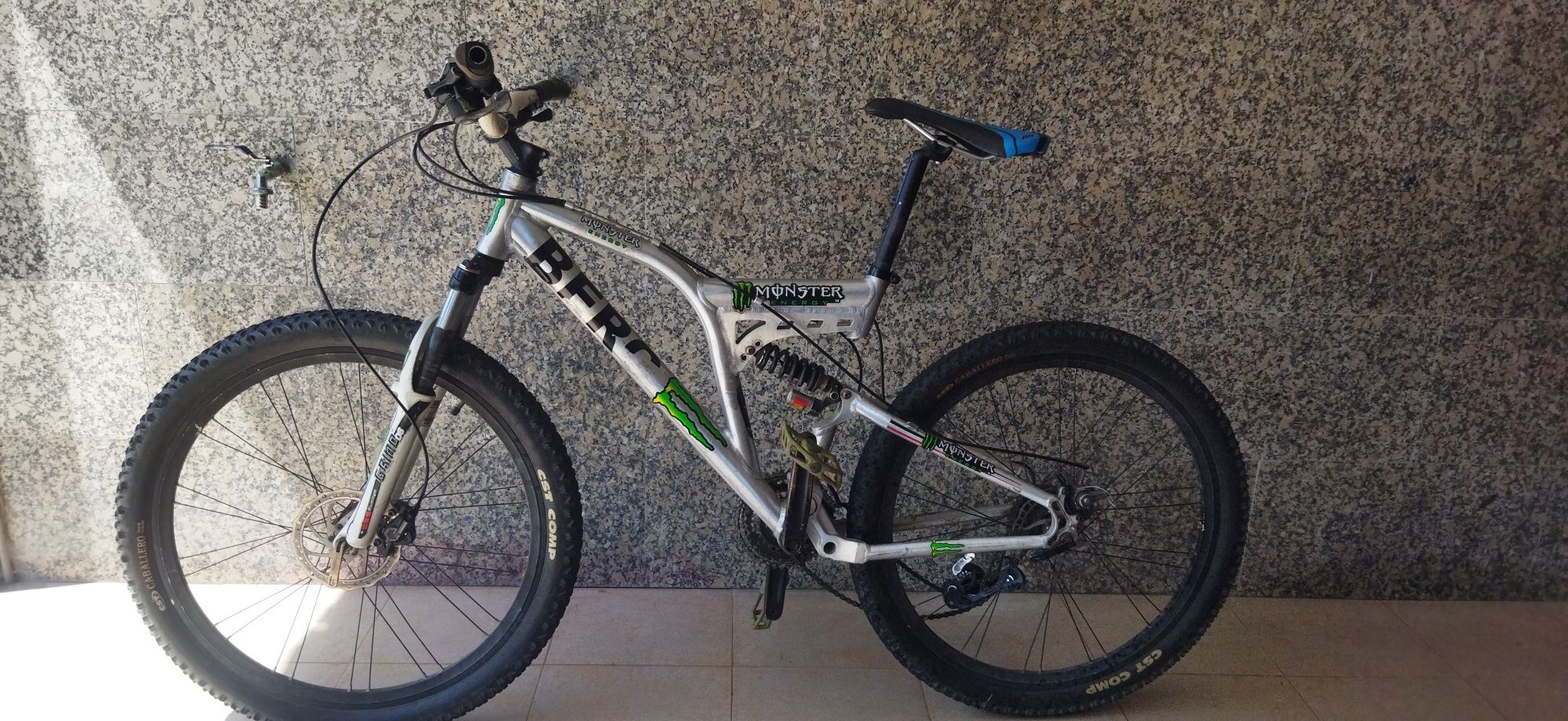 Bicicleta  travoes disco oleo+ amortecedor gaz