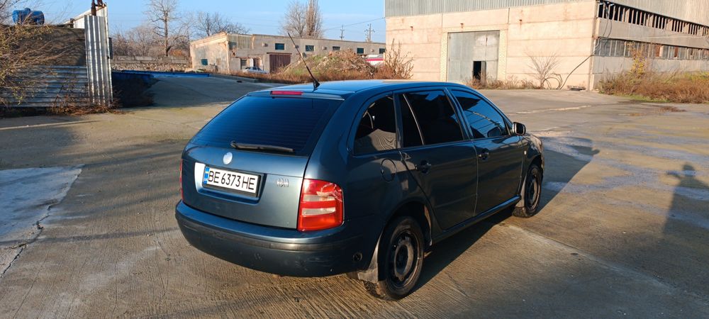 Шкода Фабия 2004 год 1.2 бензин