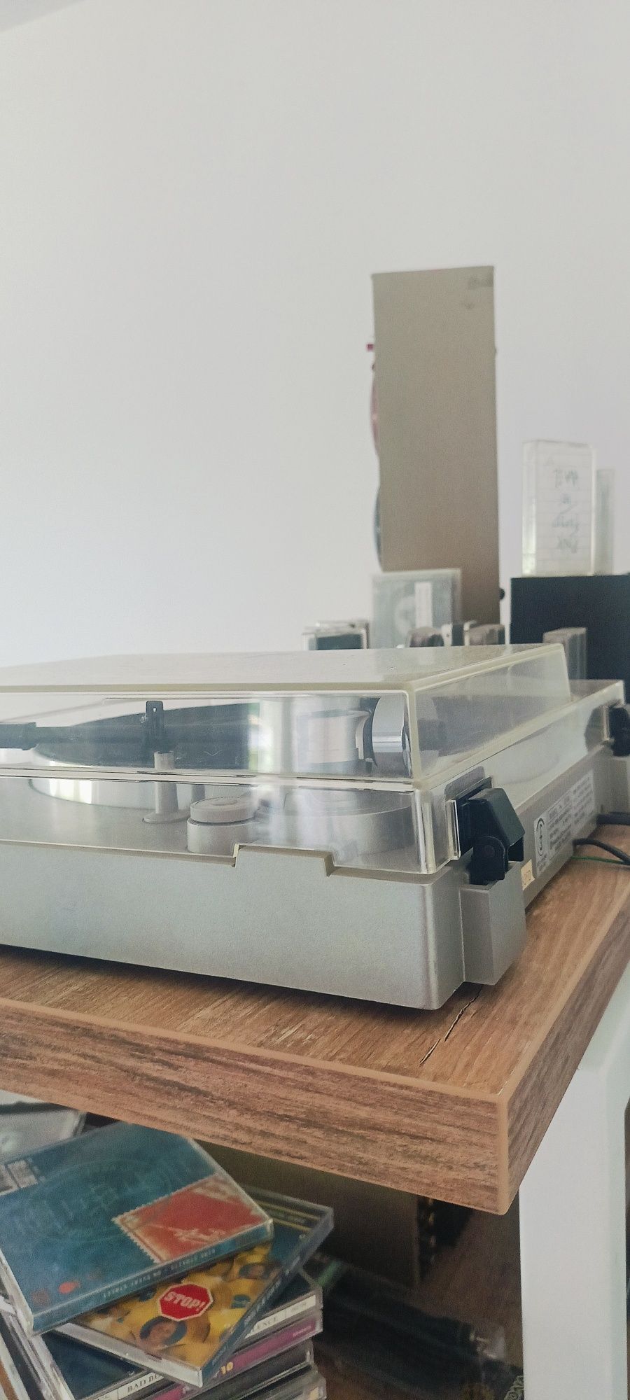 Gramofon Hitachi HT-6M