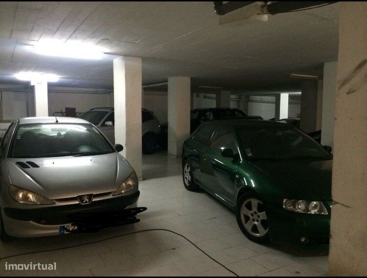 Armazém para venda em Mem Martins - Sintra