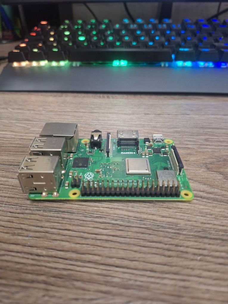 Мікрокомп'ютер Raspberry pi 3 b+