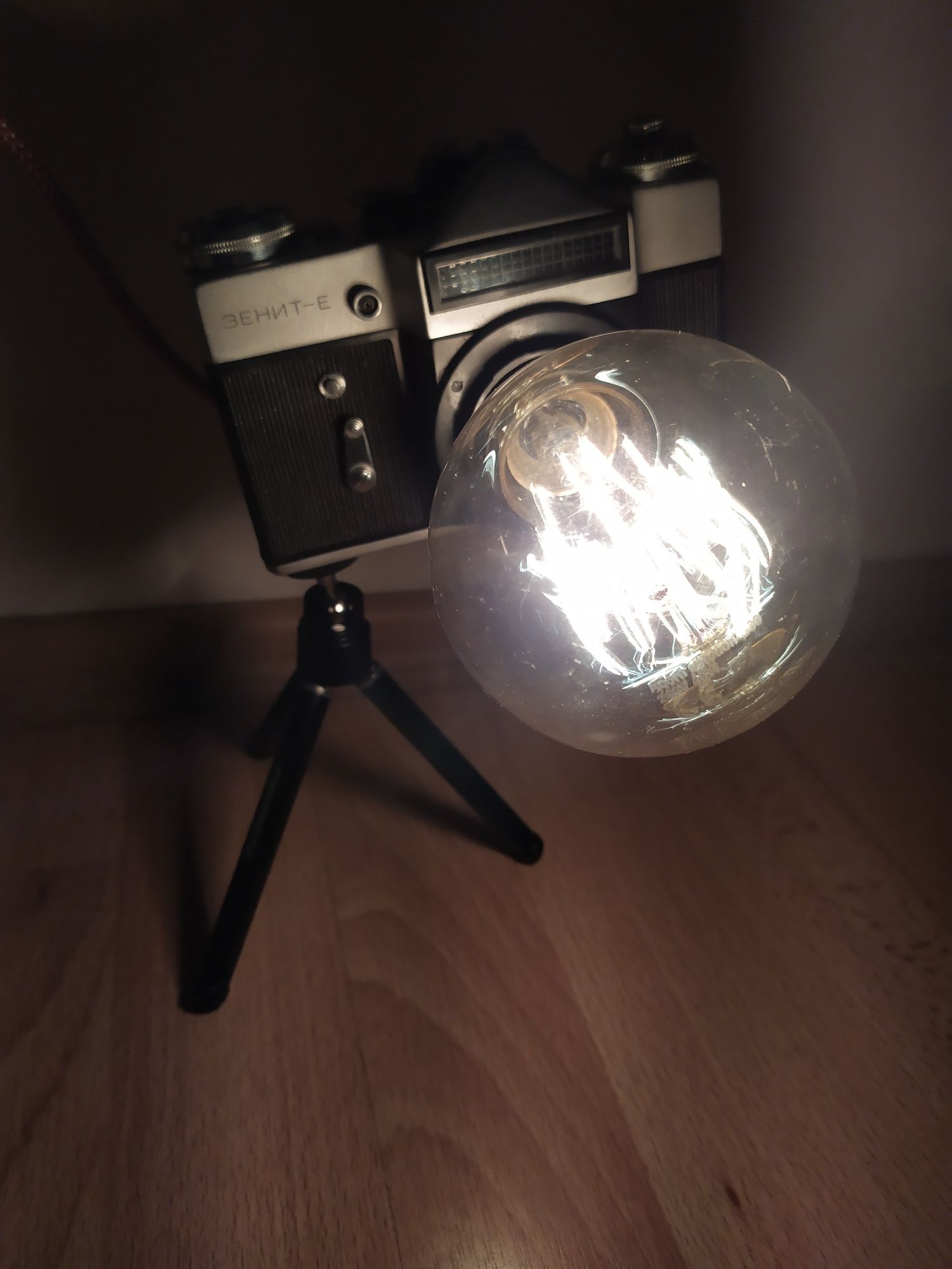Zenit E - lampka stołowa vintage - żarówka w zestawie