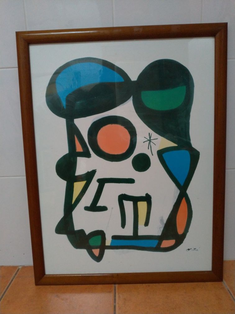 Quadro em madeira e vidro.