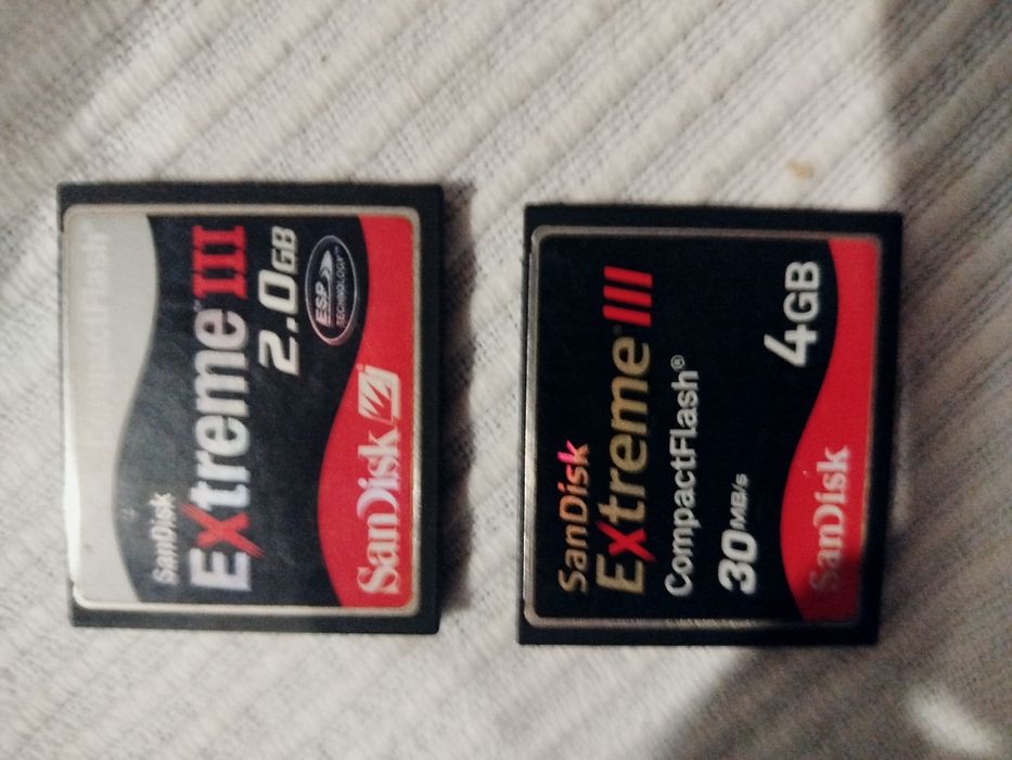 Cartões CF Sandisk 2 GB e 4 GB