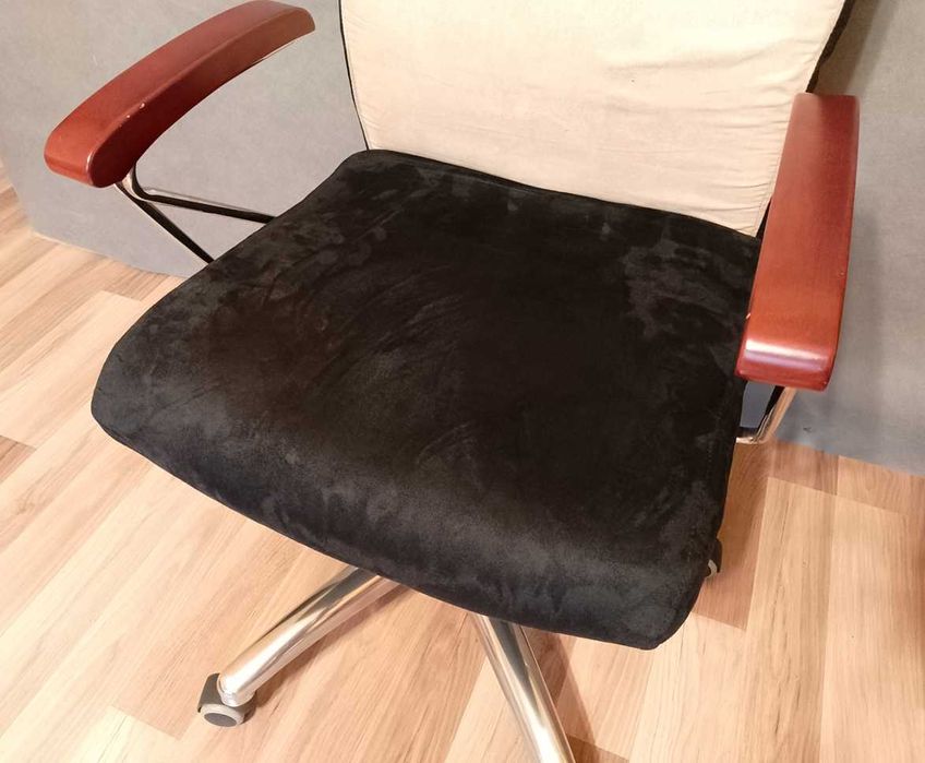 Fotel biurowy obrotowy wystawowy jak nowy