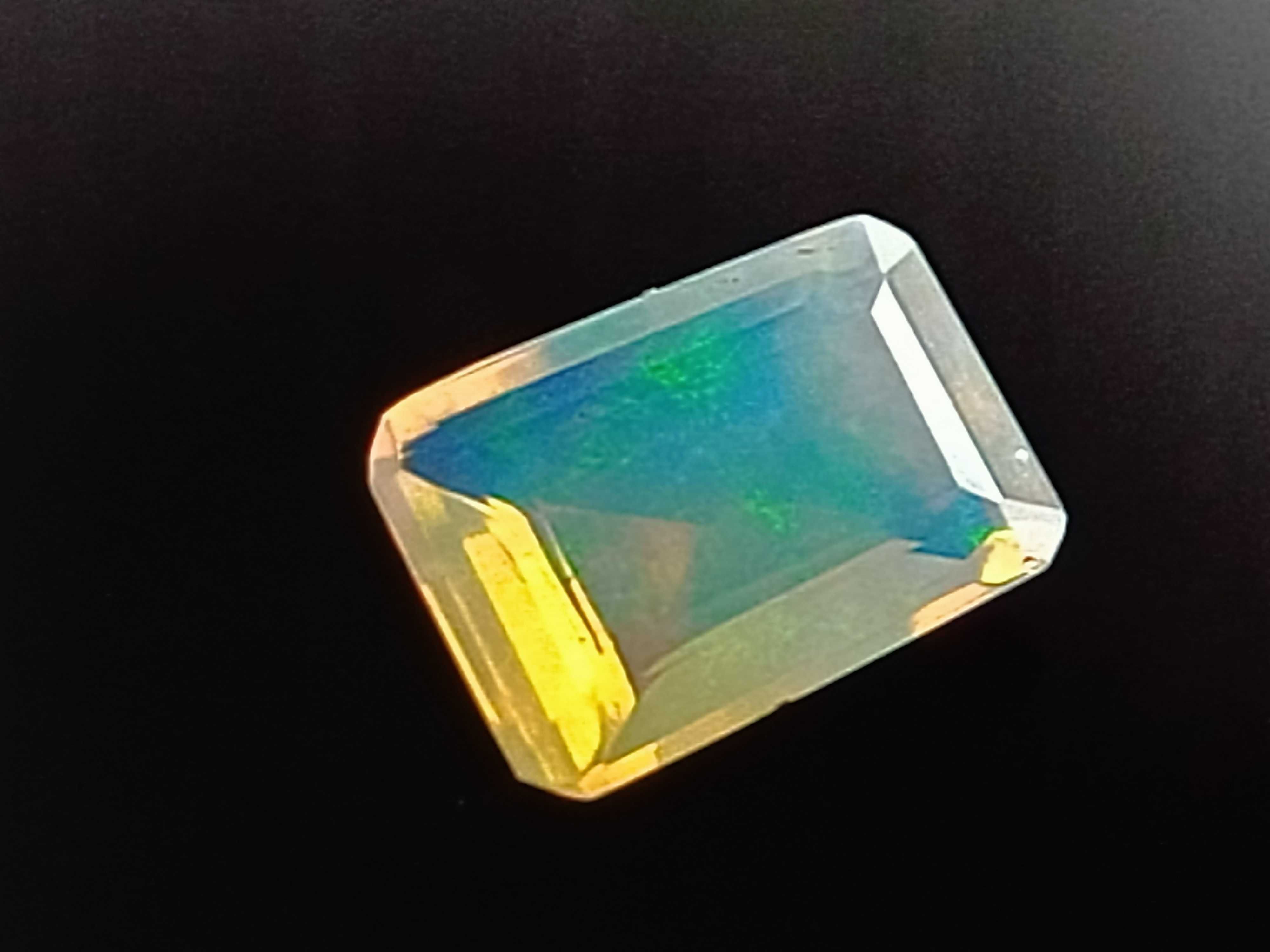 Opal naturalny szlachetny 2,70 ct