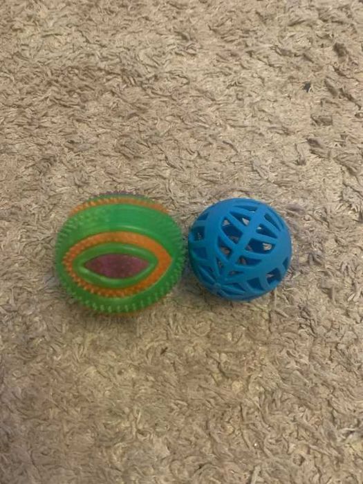 piłki dla psa zielona i niebieska