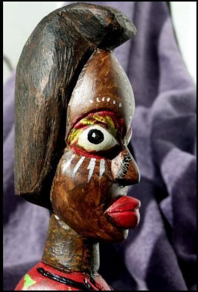 Escultura africana em madeira