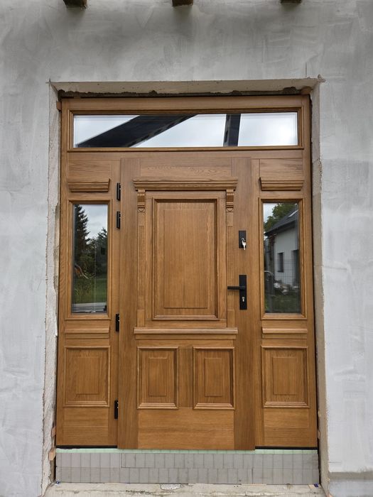 Drzwi zewnętrzne drewniane dębowe z montażem producent