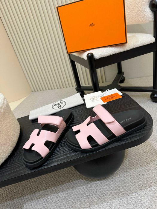 Lekkie i modne sandały HERMES Chyre na lato buty