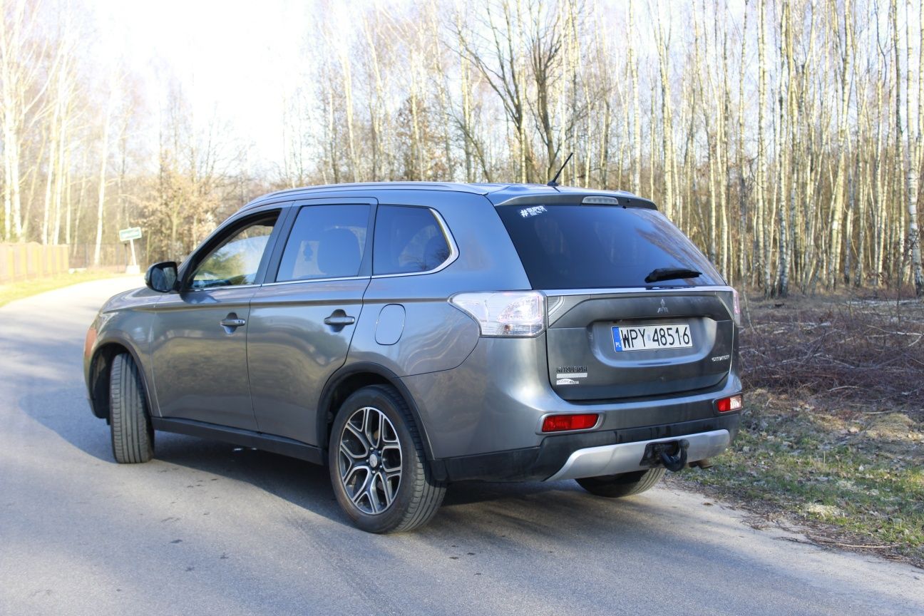 Mitsubishi Outlander 3 4x4 7os 14 rok 2,2 D bdb stan kamera Polecam
