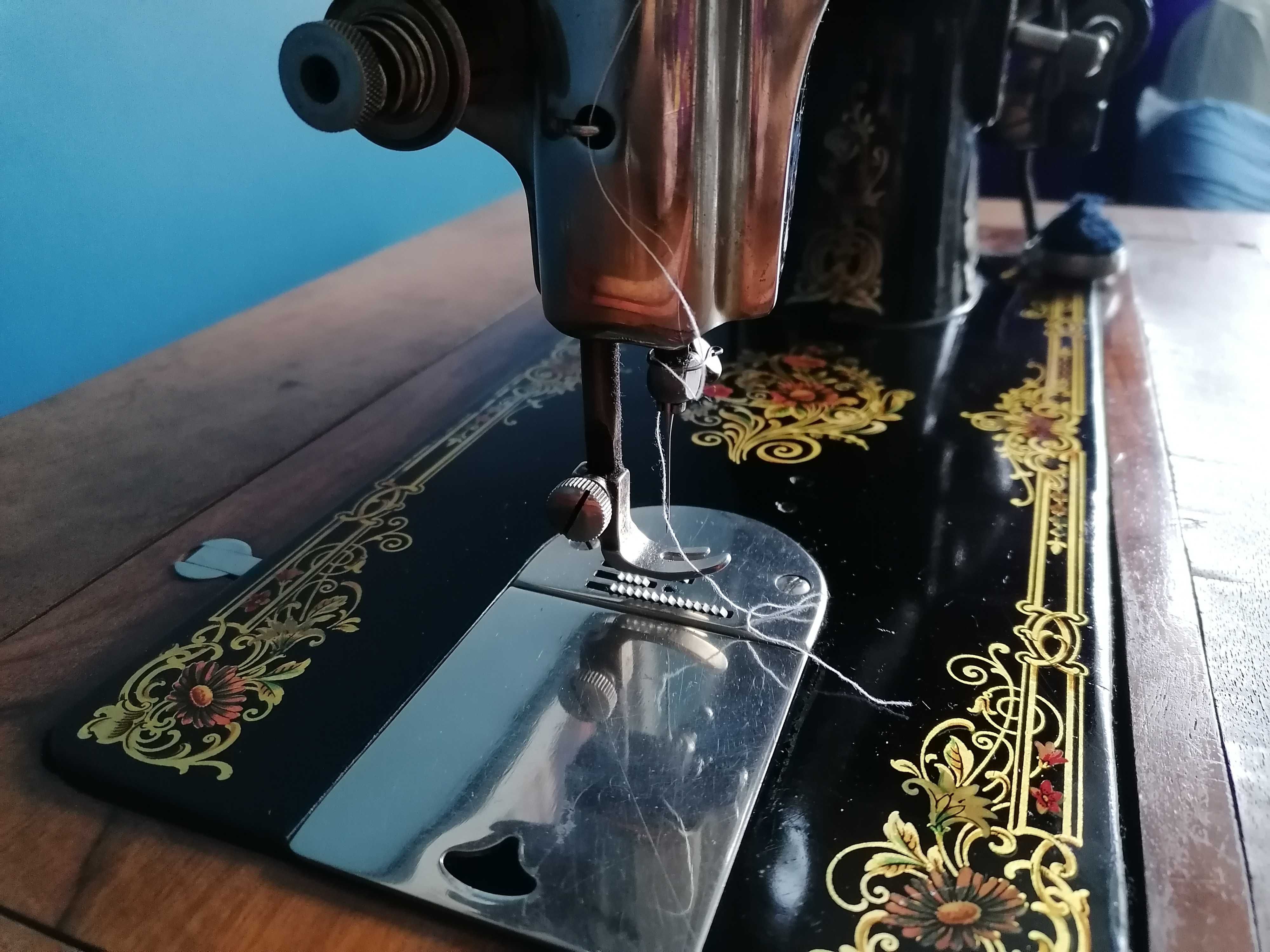 Stara elegancka maszyna do szycia Kromczyński Express retro ze stołem