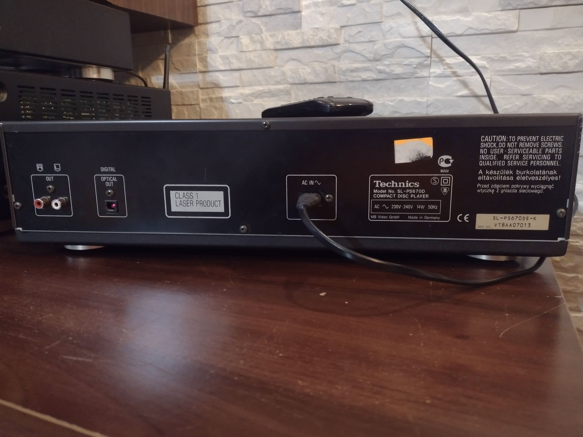 Odtwarzacz CD Technics SL-PS670D z pilotem