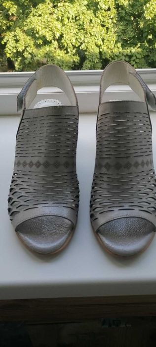 Босоніжки мегазручні, м'які, з натуральної шкіри. р-р 40