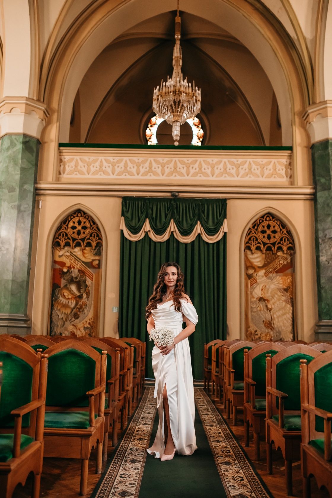 Весільна сукня біла