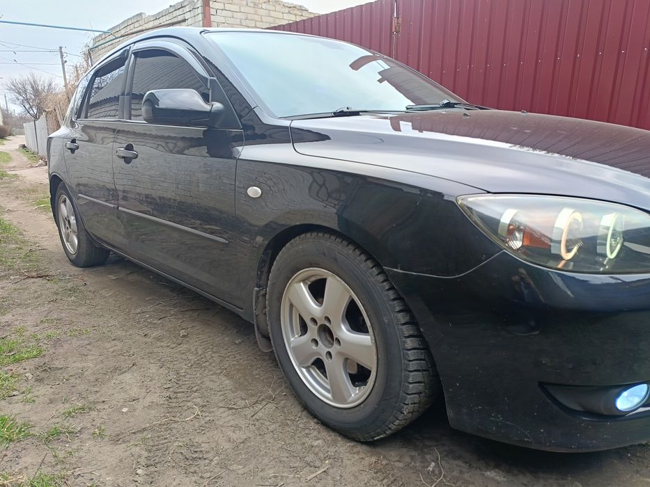 Продам мазда 3 . 2003 год с переоформлением . Состояния огонь .Торг