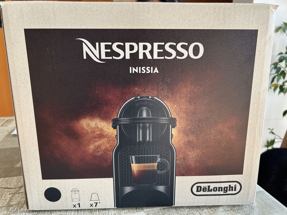 Maquina Nespresso Inissia nova