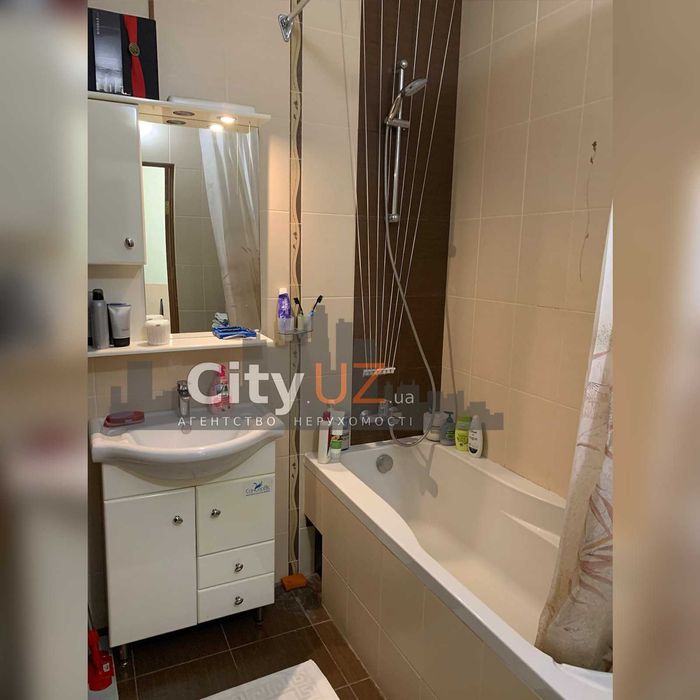 Продам квартиру з видом на парк