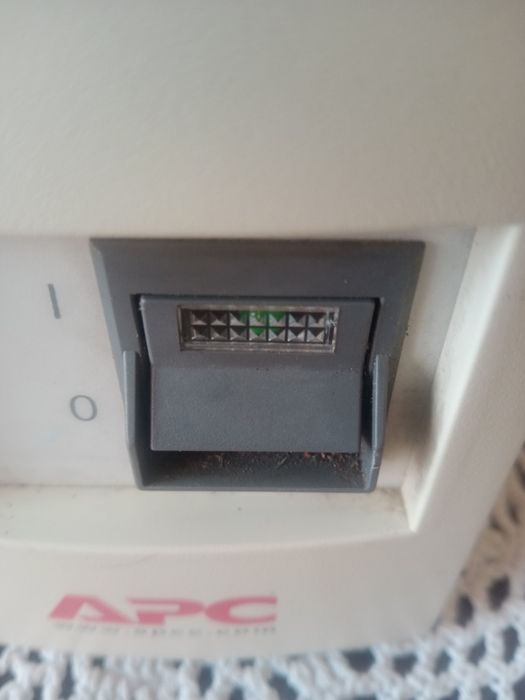 Zasilacz awaryjny APC Back-UPS 300