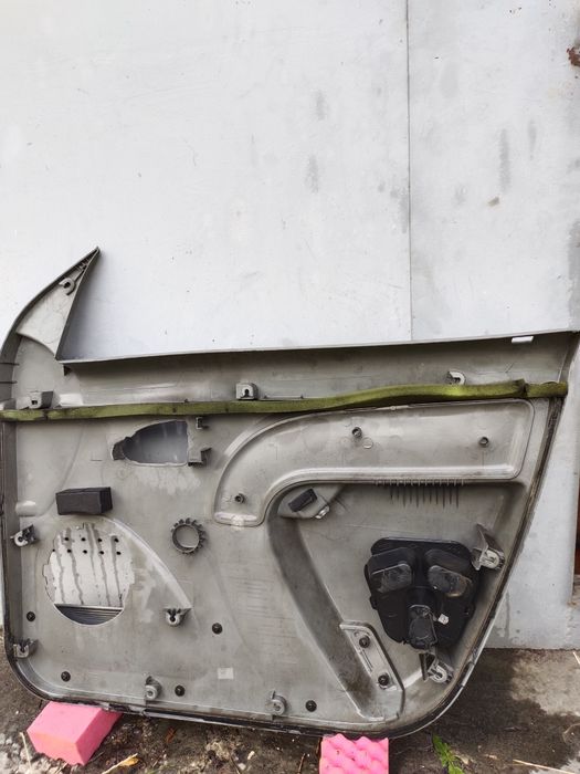 Карта дверей передня ліва дачія логан