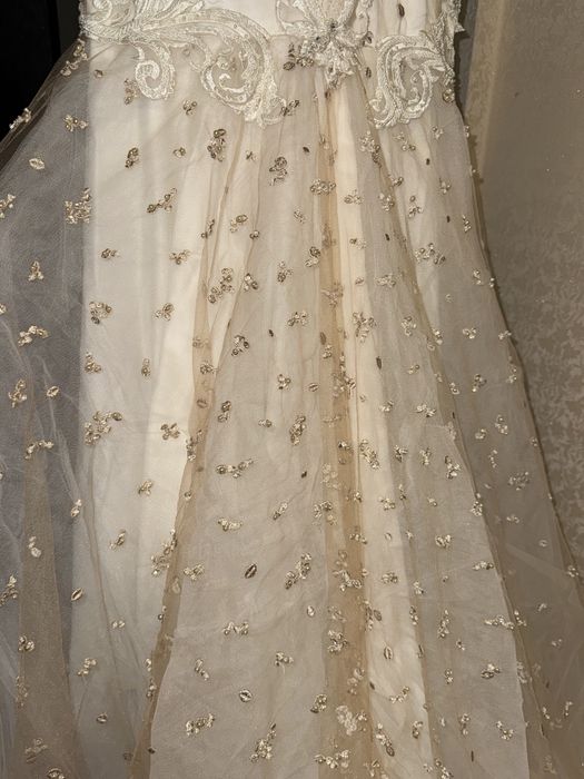 брендова весільна сукня плаття зі шлейфом з перлами і swarovski